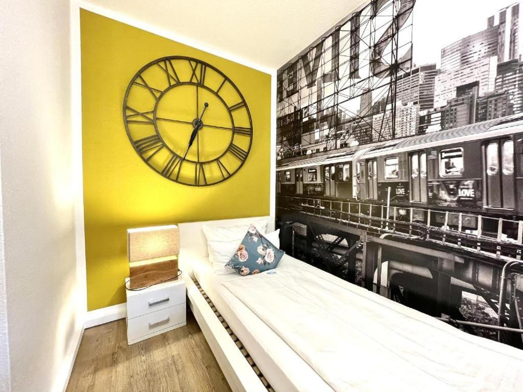 Apartment Zimmer Apartment Am Bahnhof Freiburg Im Breisgau inside Schlafzimmer Freiburg