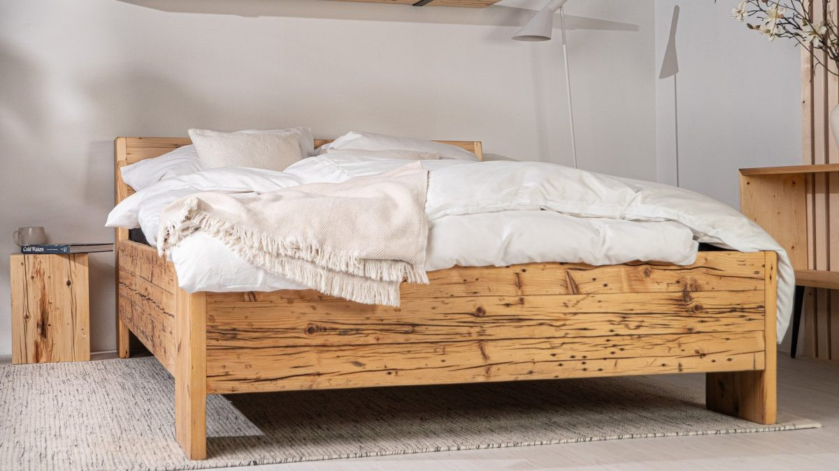 Bett Wood Massiv | Alpenwerft for Schlafzimmer Bett Holz