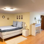 Homestay Ruhiges Privates Zimmer In Freiburg Im Breisgau, Germany With Schlafzimmer Freiburg