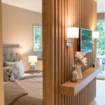 Kleine Wohnung Optimal Einrichten: 3 Trend Einrichtungstipps | Hoaté Regarding Raumteiler Schlafzimmer