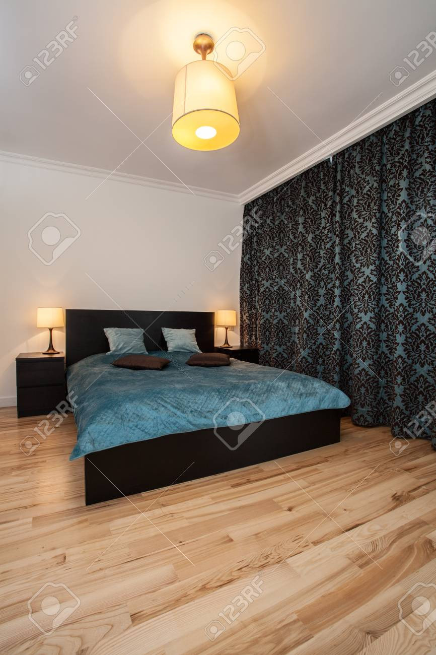 Modernes Interieur-Türkis Bett In Einem Neuen Schlafzimmer intended for Schlafzimmer Braun Türkis