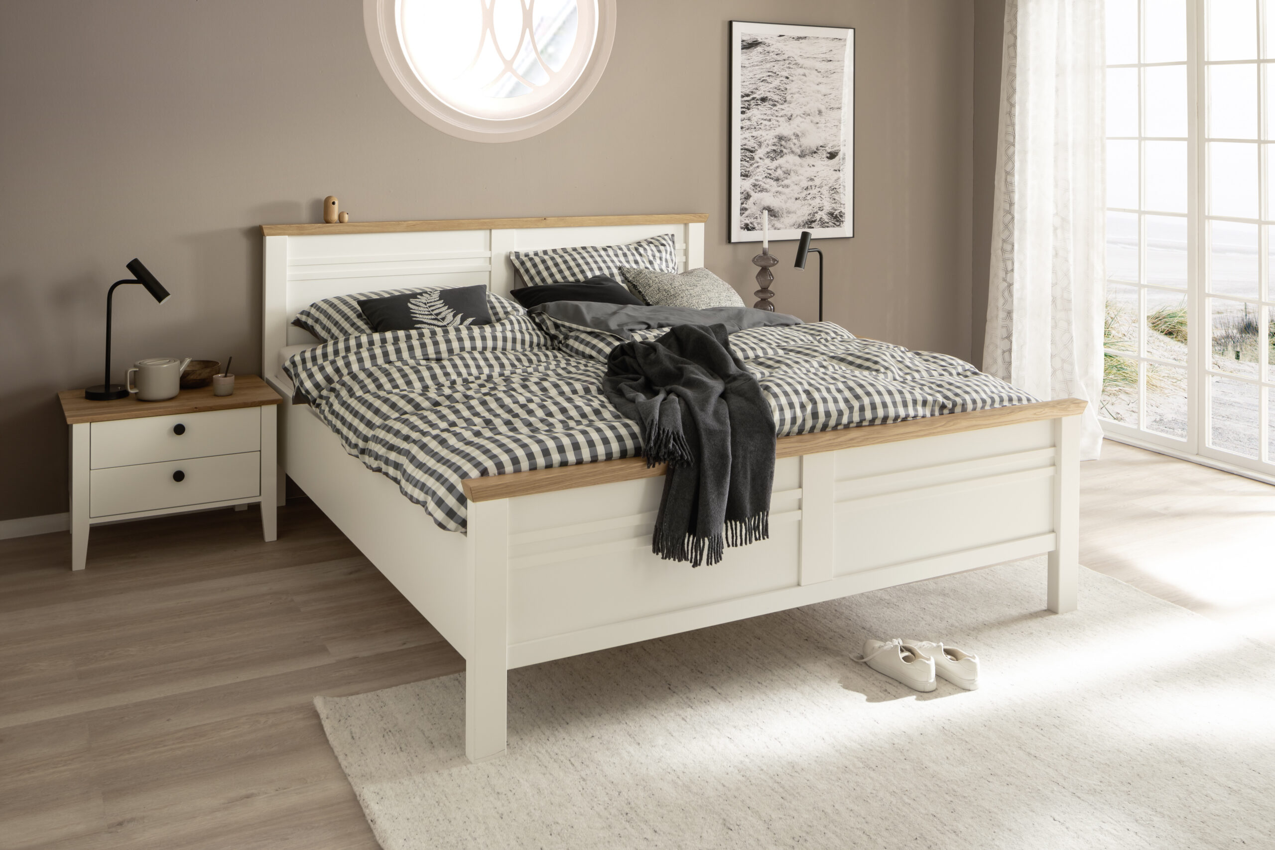 Schlafzimmer Im Landhausstil Einrichten | Porta intended for Landhaus Schlafzimmer Deko