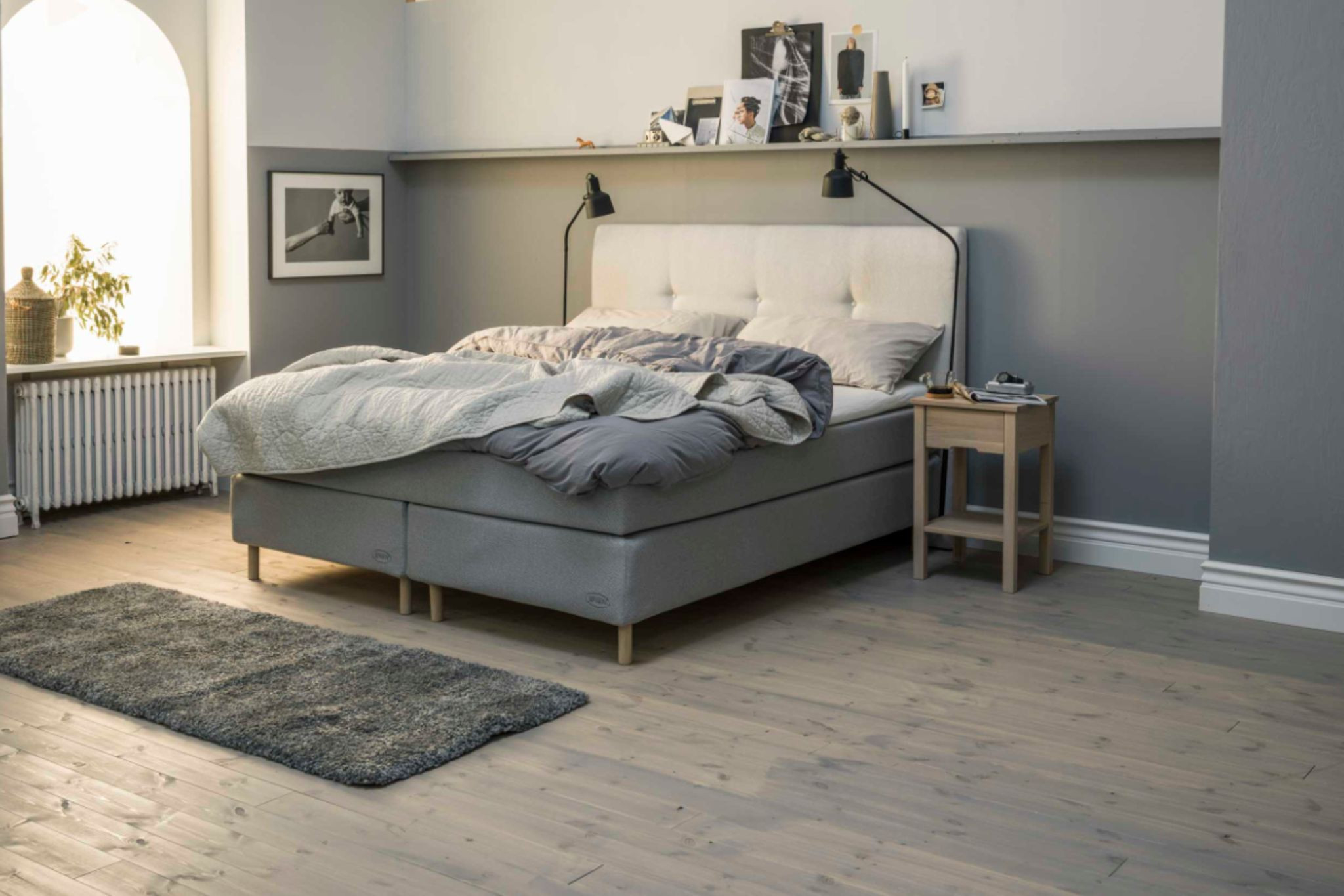 Schlafzimmer Mit Halbhoher Grauer Wand - [Schöner Wohnen] with regard to Ideen Schlafzimmer Streichen