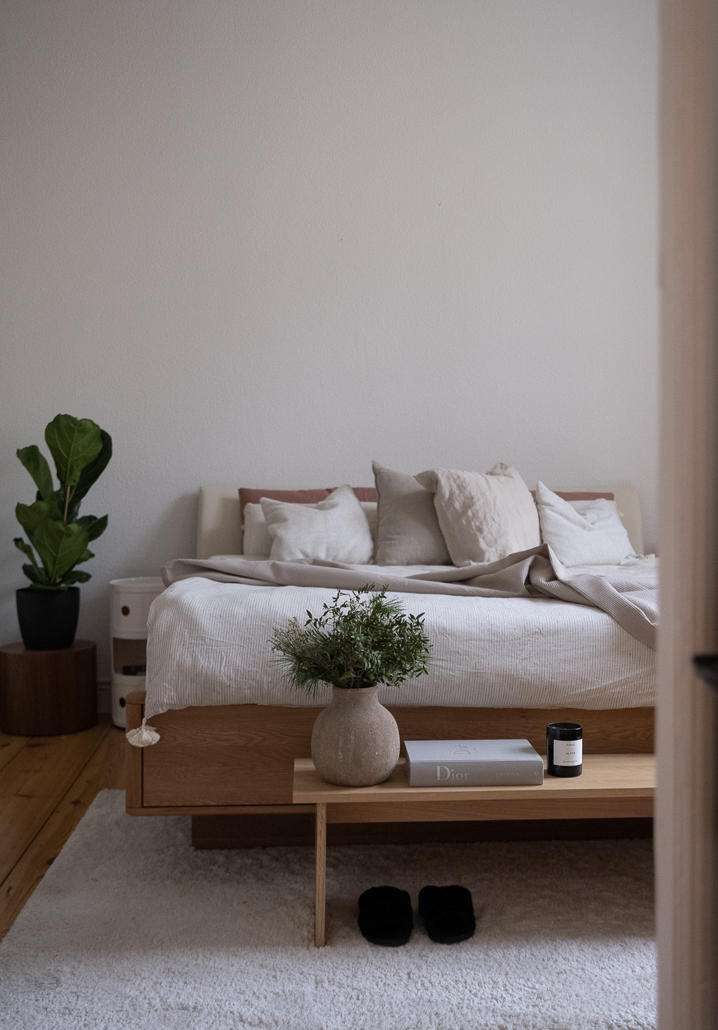 Schlafzimmer-Scandistyle-Skandinavisch-Vase-Antiklook-Zara-Home inside Zara Home Schlafzimmer